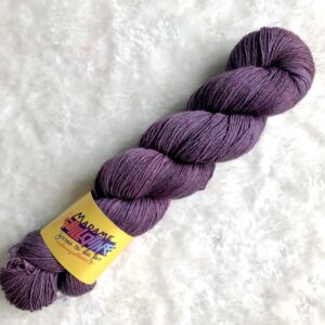 Purple Haze — écheveau de laine teinte à la main par Madame Guillotine